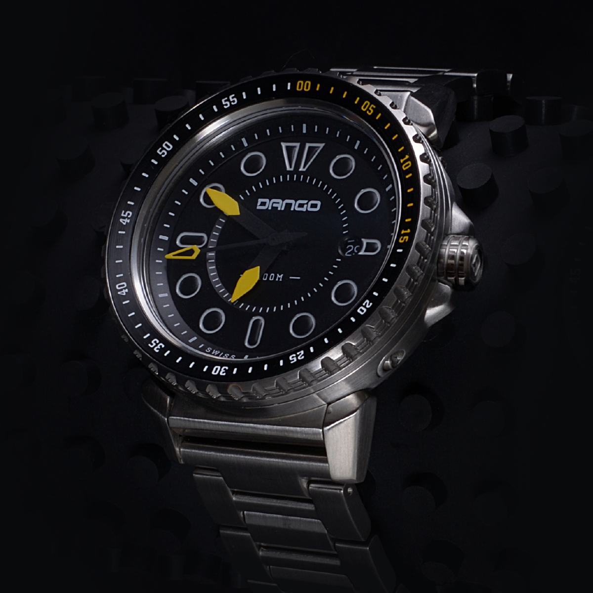Dango Products DV-01 - Dive Watch w/ Metal Bracelet & Micro Adjustment Buckle