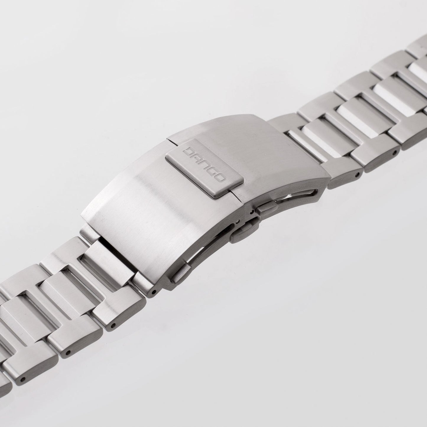 Dango Products DV-01 - Dive Watch w/ Metal Bracelet & Micro Adjustment Buckle