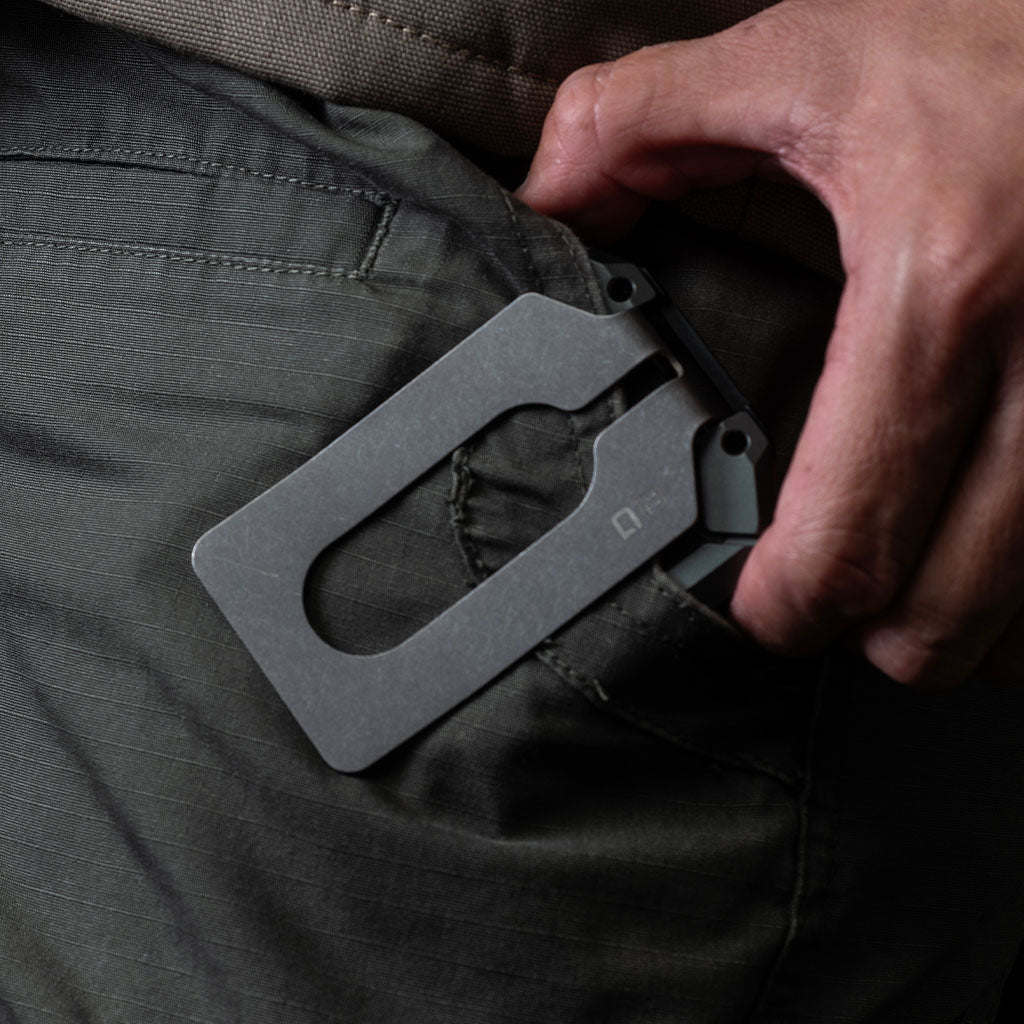 DANGO M4 MAVERICK™ RAIL WALLET with TITANIUM CLIP