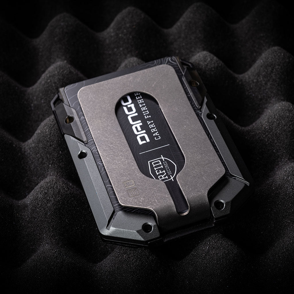 DANGO M4 MAVERICK™ RAIL WALLET with TITANIUM CLIP