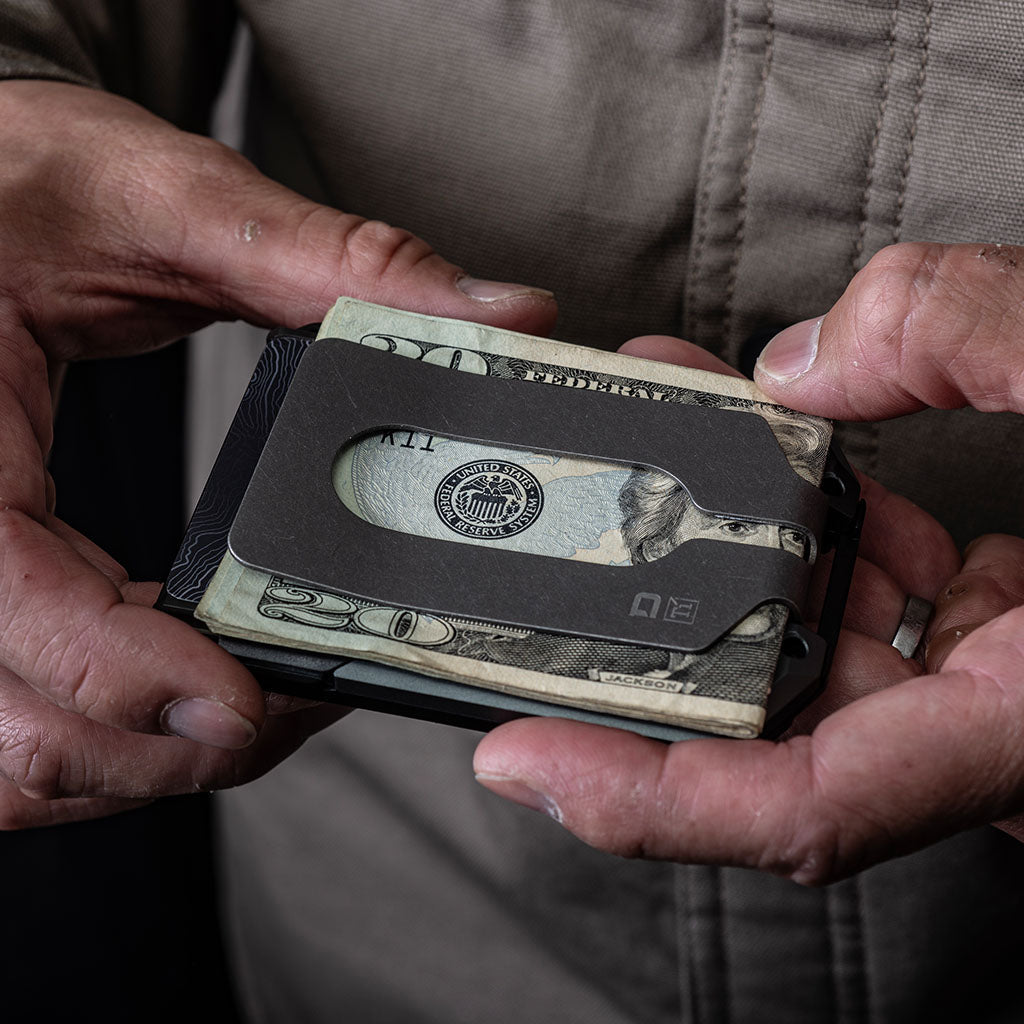 DANGO M4 MAVERICK™ RAIL WALLET with TITANIUM CLIP