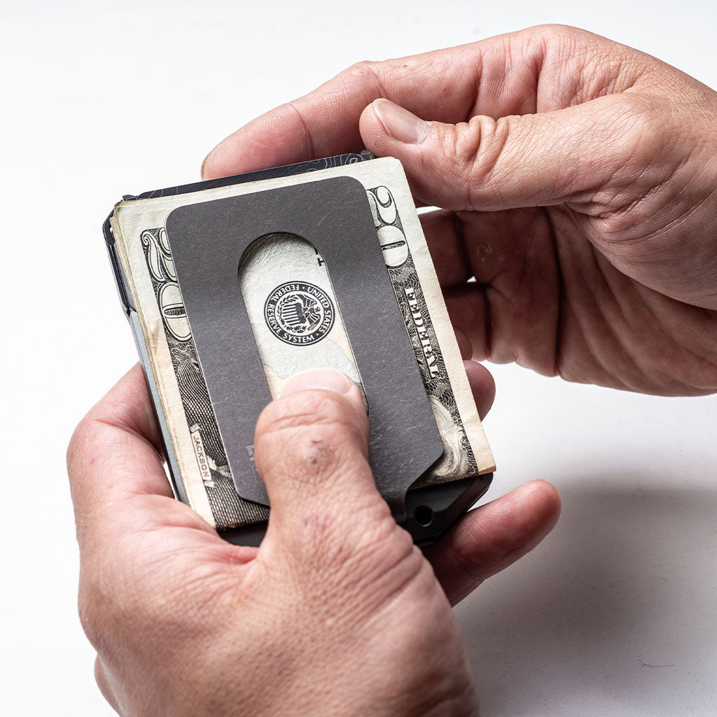 DANGO M4 MAVERICK™ RAIL WALLET with TITANIUM CLIP
